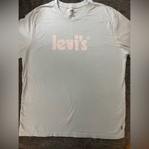 Levis Men Relaxed fit T-shirt (medium).  This shirt was never worn.